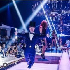 Dwerg op vrijgezellenfeest